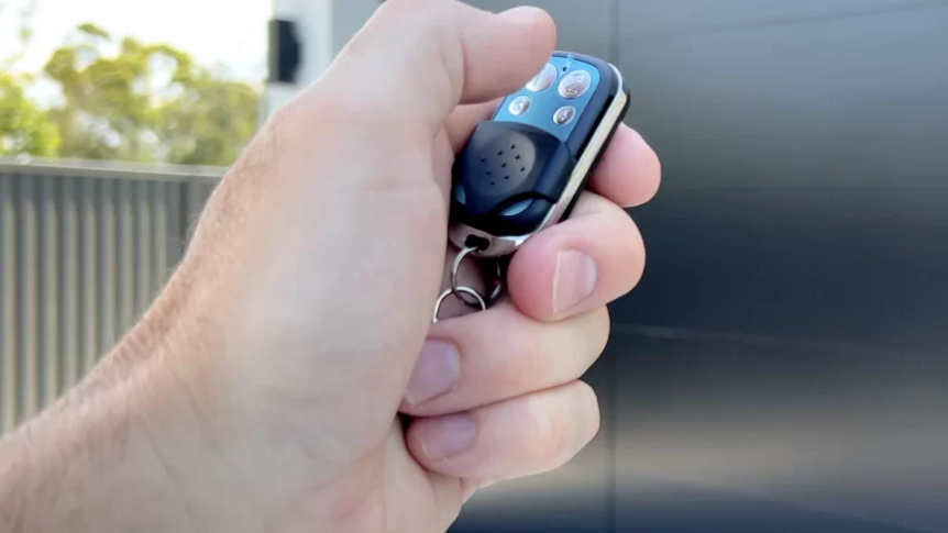 garage door won't stay closed